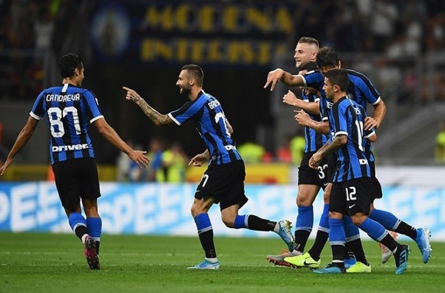 通過嚴格的 通過嚴格的