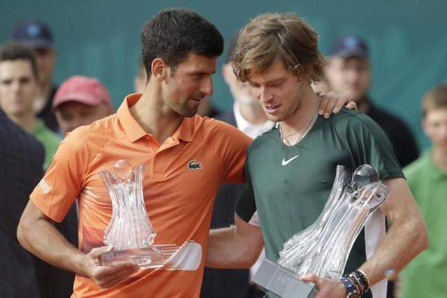 月的拼搏与 月的拼搏与